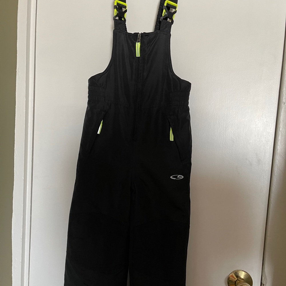 Boys snow pant suit. Size 4/5